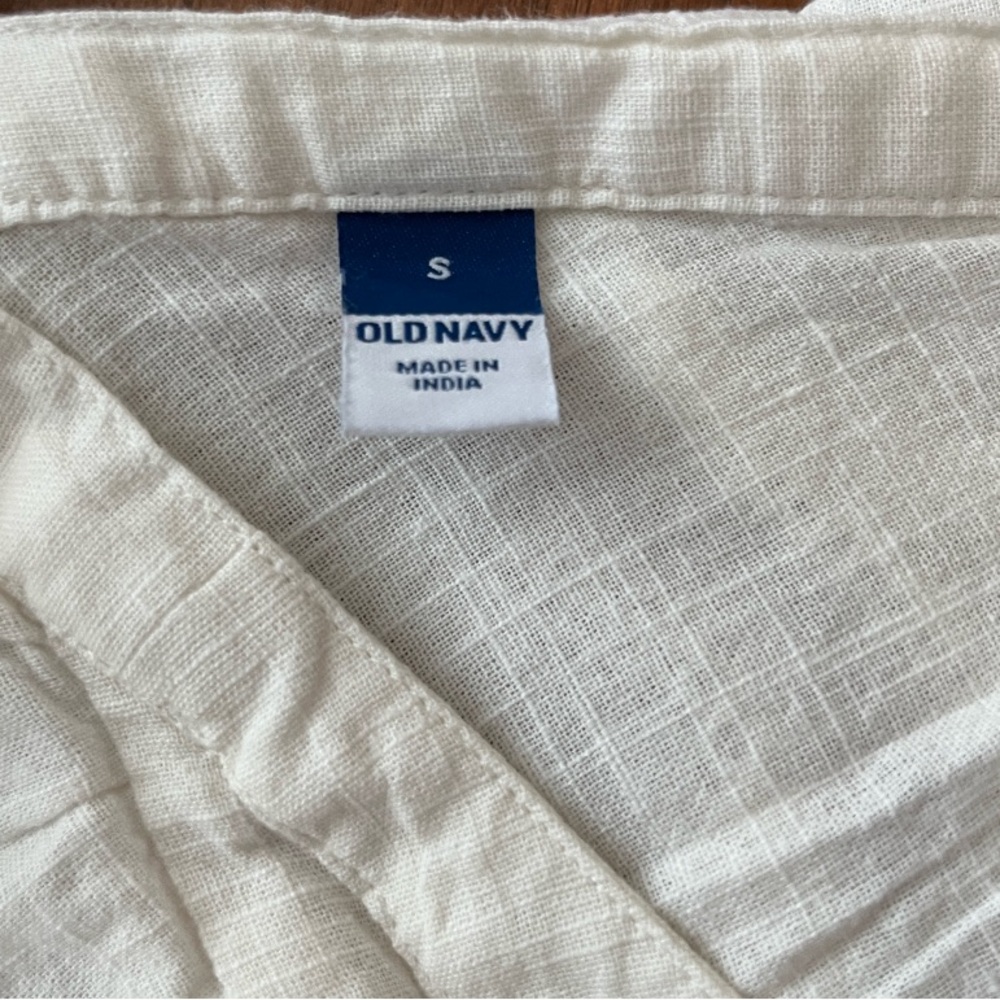 Old Navy Ivory Blouse‎ - Picture 2 of 6